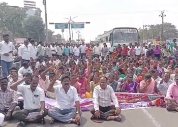 9 அம்ச கோரிக்கைகள் வலியுறுத்தி வருவாய்த்துறை அலுவலர்கள் மறியல் விழுப்புரத்தில் கைது