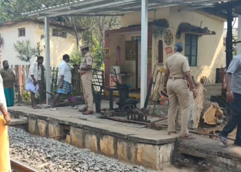 திருவாரூரில் ரயிலில் அடிபட்டு பெண்மணி படுகாயம் ரயில்வே போலீசார் உதவியுடன்  திருவாரூர் மருத்துவமனையில் தீவிரசிகிச்சை