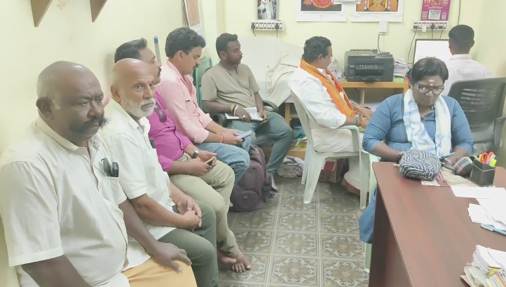 நாடாளுமன்ற விதிகளை மீறி செயல்பட்ட மயிலாடுதுறை,கரூர் MP-களை தகுதி நீக்கம் செய்யக்கோரி BJPநிர்வாகி ONLINE புகார்