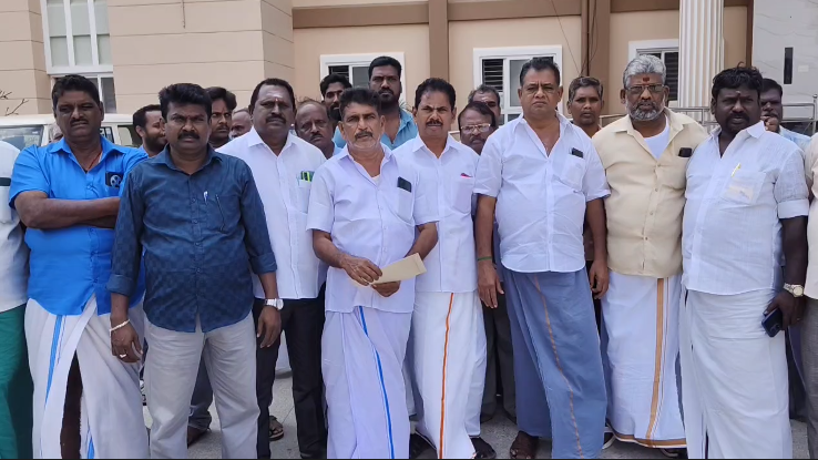 மயிலாடுதுறை மாவட்டத்தில் வேலை நிறுத்த போராட்டத்தில் ஈடுபட்டுள்ள லாரி உரிமையாளர்கள் மாவட்ட ஆட்சியரிடம் மனு
