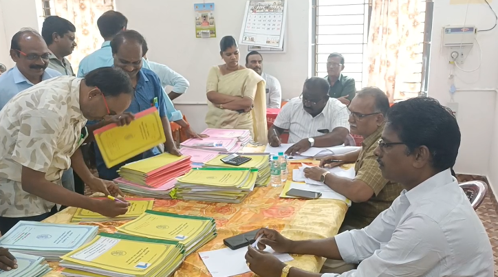 மயிலாடுதுறை உள்ள 148 அரசு உதவிபெறும் தொடக்க&நடுநிலைப்பள்ளிகளுக்கான ஆண்டுஇறுதி கற்பிப்பு கொடை ஆய்வு