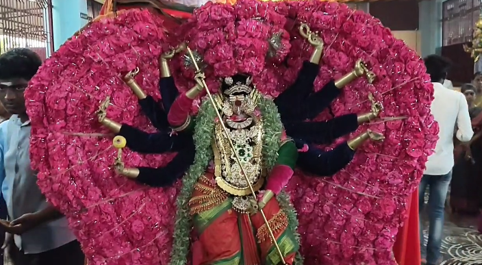 திருக்கடையூரில் அங்காள பரமேஸ்வரி கோவிலில் மாசி மாத அமாவாசையை முன்னிட்டு மயான சூறை நிகழ்ச்சி