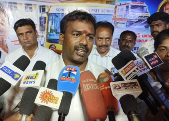 திருவள்ளூர் அருகே தான் படித்த அரசு உதவி பெறும் பள்ளிகளுக்கு 2 புதிய பேருந்துகளும் & ஆம்பலன்ஸ்  வாங்கி கொடுத்த  தம்பதிகள்