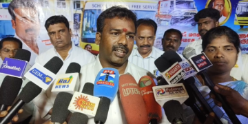 திருவள்ளூர் அருகே தான் படித்த அரசு உதவி பெறும் பள்ளிகளுக்கு 2 புதிய பேருந்துகளும் & ஆம்பலன்ஸ்  வாங்கி கொடுத்த  தம்பதிகள்