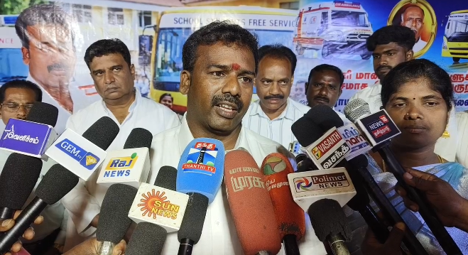 திருவள்ளூர் அருகே தான் படித்த அரசு உதவி பெறும் பள்ளிகளுக்கு 2 புதிய பேருந்துகளும் & ஆம்பலன்ஸ்  வாங்கி கொடுத்த  தம்பதிகள்