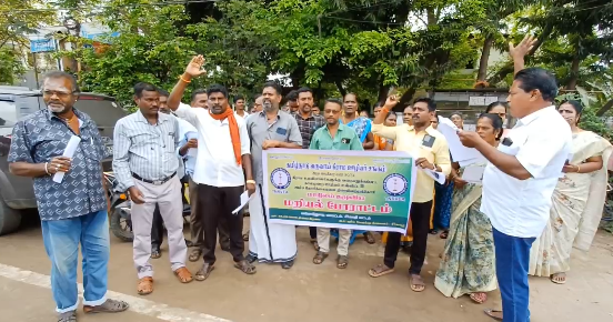 தமிழ்நாடு வருவாய் கிராம ஊழியர் சங்க சார்பில் கிராம உதவியாளருக்கு வரையறுக்கப்பட்ட காலமுறை ஊதியம் உள்ளிட்ட 9 அம்ச கோரிக்கை