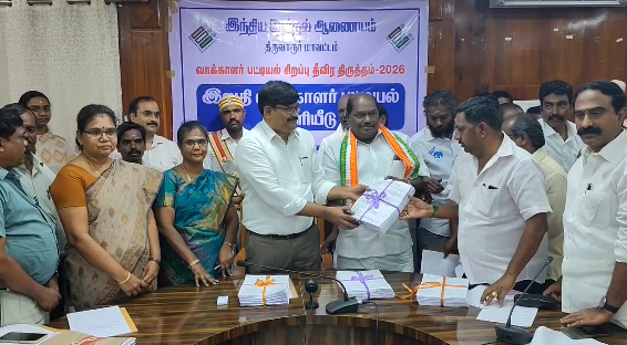 திருவாரூர் மாவட்டத்தில் வெளியிட்ட இறுதி வாக்காளர் பட்டியலில்SIR-தற்போது 979652 வாக்காளர்கள்