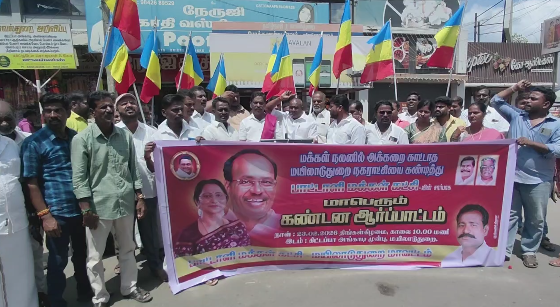 மயிலாடுதுறையில் நகரம் முழுவதும் வழிந்தோடும் பாதாள சாக்கடை பிரச்சனையை கண்டிப்பது& பல்வேறு கோரிக்கைகளை வலியுறுத்தி PMKராமதாஸ் அணி  ஆர்ப்பாட்டம்  