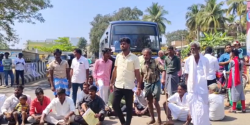 திருப்பத்தூர் அருகே தரமற்ற சாலையை சீரமைக்க கோரி பொதுமக்கள் சாலை மறியல் போராட்டம்