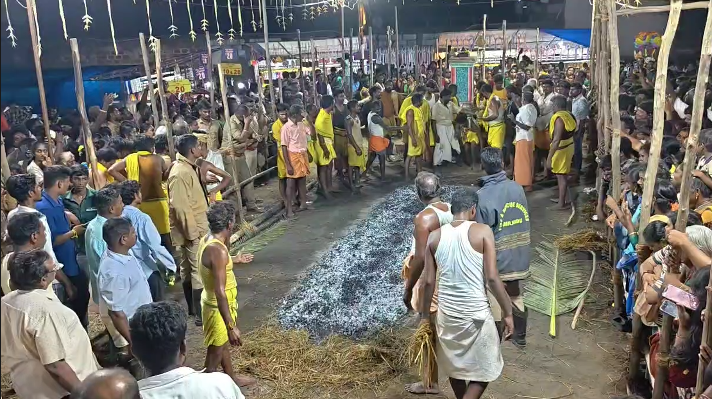 மயிலாடுதுறையில் கணவனுடன் உடன்கட்டை ஏறிய பெண்மணியின் நினைவாக தீப்பாய்ந்தாள்அம்மன் ஆலயத்தில் தீமிதி திருவிழா