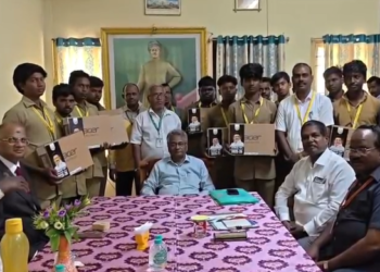 காஞ்சிபுரம் ஊவேரிச்சத்திரம் செங்கல்வராய நாயக்கர் தொழிற்பயிற்சி நிலையத்தில் பயிலும் 42-மாணவர்களுக்கு இலவச மடிக்கணினி