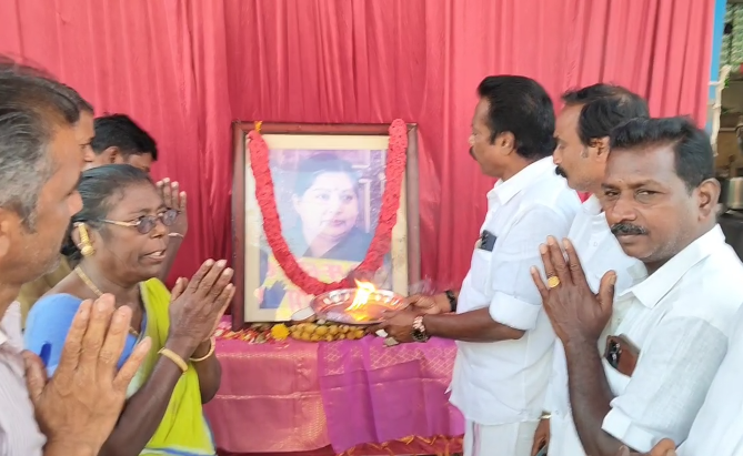 மறைந்த முன்னாள் முதல்வர் புரட்சித் தலைவி அம்மாவின் 78-ஆவது பிறந்தநாளை முன்னிட்டு அன்னதானம் 