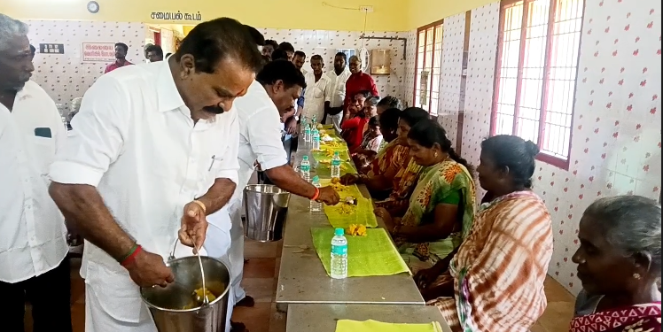 மயிலாடுதுறை முன்னாள் முதல்வர் ஜெயலலிதாவின் பிறந்தநாளை புத்துணர்ச்சியோடு கொண்டாடிய ADMK-வினர்