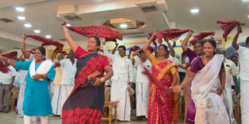 “ஸ்டாலின் தொடரட்டும்” என்ற பாடலுக்கு விழுப்புரம் நிர்வாகிகள் ஆலோசனைக்கூட்டத்தில் கருப்புசிவப்பு துண்டைசுழற்றி நடனமாடிய DMKமகளிர் அணி