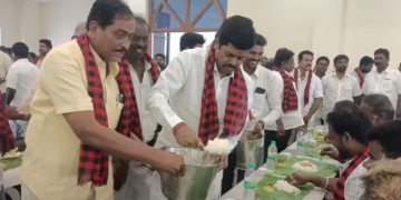 விழுப்புரத்தில் ஸ்டாலின் பிறந்தநாளை முன்னிட்டு திமுக மத்திய மாவட்டம் சார்பில் தொண்டர்களுக்கு தடபுடலாக விருந்து