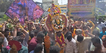 மயிலாடுதுறையில் பழமை வாய்ந்த அங்காள பரமேஸ்வரி கோயிலில் நடைபெற்ற 25-ஆம் ஆண்டு பால்குடத் திருவிழா