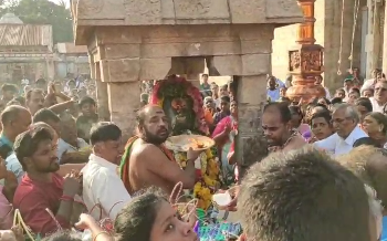 நித்திய பிரதோஷ ஸ்தலமாக விளக்கும் திருவாரூர் ஸ்ரீதியாகராஜ சுவாமி ஆலயத்தில் நடைபெற்ற சனி பிரதோஷ வழிபாடு