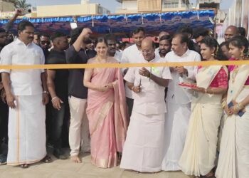 மயிலாடுதுறையில் செயற்கை புல்வெளி மைதானம் திறப்பு விழா நிகழ்ச்சியில் இந்திய கிரிக்கெட் வீரர் நடராஜன், நடிகை தேவயானி உள்ளிட்டோர் பங்கேற்பு