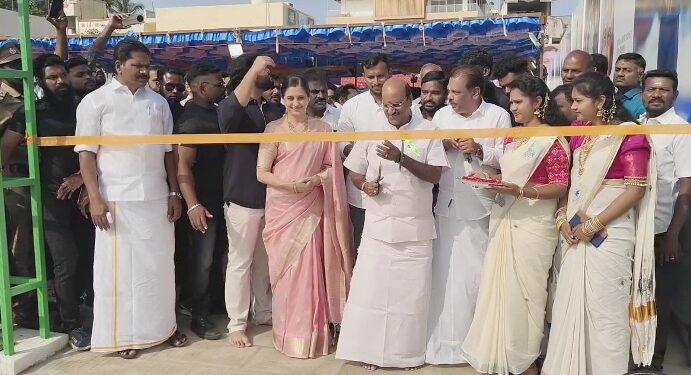 மயிலாடுதுறையில் செயற்கை புல்வெளி மைதானம் திறப்பு விழா நிகழ்ச்சியில் இந்திய கிரிக்கெட் வீரர் நடராஜன், நடிகை தேவயானி உள்ளிட்டோர் பங்கேற்பு