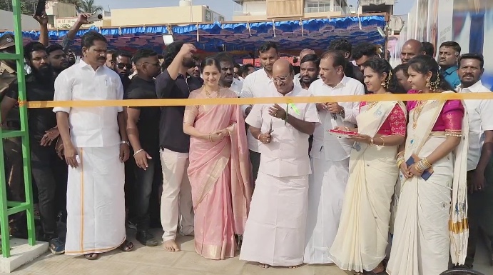 மயிலாடுதுறையில் செயற்கை புல்வெளி மைதானம் திறப்பு விழா நிகழ்ச்சியில் இந்திய கிரிக்கெட் வீரர் நடராஜன், நடிகை தேவயானி உள்ளிட்டோர் பங்கேற்பு