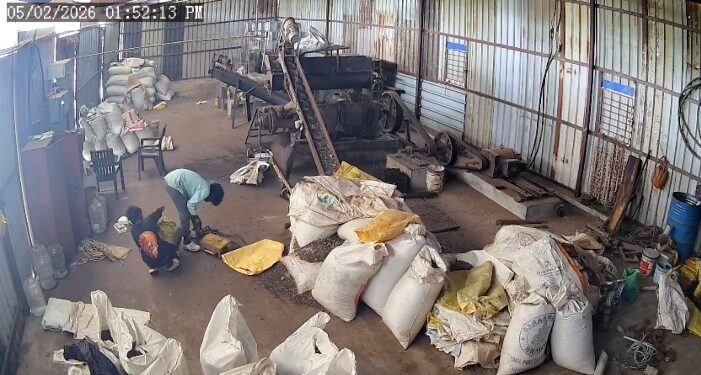 தேனிஅருகே எண்ணெய்மில்லில் பட்டப்பகலில் மர்மநபர்கள் புகுந்து விலைஉயர்ந்த எந்திரஉதிரிபாகங்கள்&பூஜைபொருட்களைத திருடி சம்பவம்