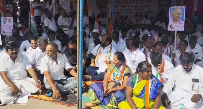 மத்திய அரசைக் கண்டித்து திருப்பத்தூர் மாவட்ட காங்கிரஸ் கட்சி சாா்பில் ஆா்ப்பாட்டம்