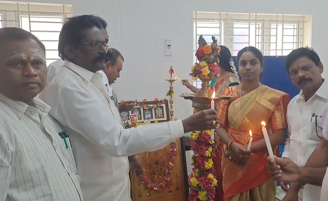 சீர்காழியில்1.62கோடி மதிப்பீட்டில் புதிதாக கட்டப்பட்ட பத்திரப்பதிவு அலுவலகத்தை காணொளி காட்சி வாயிலாக தமிழ்நாடு முதலமைச்சர் மு.க.ஸ்டாலின் திறந்தார்