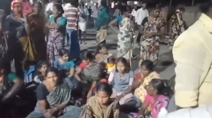 மின்சாரம் தாக்கி வாலிபர் பலி – சாலை மறியலில் ஈடுபட்ட உறவினர்கள் – 5 மணி நேரம் போக்குவரத்து பாதிப்பு