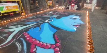 சீர்காழி வைத்தீஸ்வரன் கோயிலில் மகா சிவராத்திரியை முன்னிட்டு கோயில் முழுவதும் 3008 தீபம் ஏற்றி 5 எழுத்து மந்திரம் பாராயணம்& நாட்டியாஞ்சலி