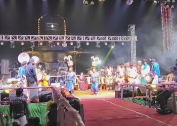 வழுவூர் 48,000 முனிவர்கள் பூஜை செய்த வரலாறு உடைய பெருஞ்சேரி தாருகாவனத்தில் 54 அடி உயர சிவன் கோயிலில் சிவராத்திரி விழா