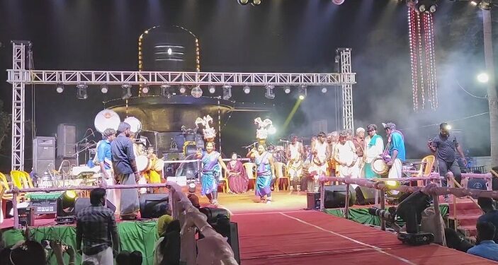 வழுவூர் 48,000 முனிவர்கள் பூஜை செய்த வரலாறு உடைய பெருஞ்சேரி தாருகாவனத்தில் 54 அடி உயர சிவன் கோயிலில் சிவராத்திரி விழா