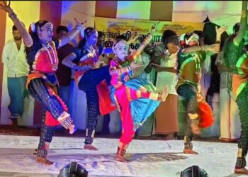 பெரம்பூர் கிராமத்தில் 700 ஆண்டுகள் பழமை வாய்ந்த அருள்மிகு ஆனந்தவல்லி சமேத அருள்மிகு பிரம்மபுரீஸ்வரர் சுவாமி சன்னதியில் சிவராத்திரியை முன்னிட்டு நடைபெற்ற நான்கு கால சிறப்பு பூஜை