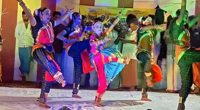 பெரம்பூர் கிராமத்தில் 700 ஆண்டுகள் பழமை வாய்ந்த அருள்மிகு ஆனந்தவல்லி சமேத அருள்மிகு பிரம்மபுரீஸ்வரர் சுவாமி சன்னதியில் சிவராத்திரியை முன்னிட்டு நடைபெற்ற நான்கு கால சிறப்பு பூஜை