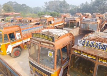 லாரிக்கான FCகட்டணத்தை பன்மடங்கு உயர்த்திய மத்திய அரசை கண்டித்து டெல்டா மாவட்டங்களில் 30,000 லாரிகள் இயக்கப்படாமல் உள்ளது