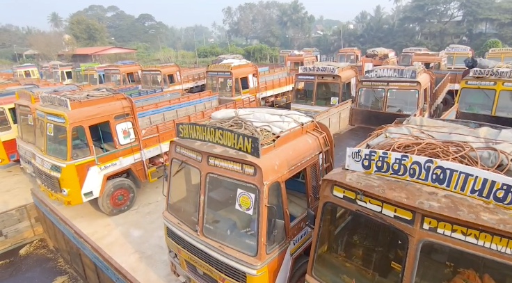 லாரிக்கான FCகட்டணத்தை பன்மடங்கு உயர்த்திய மத்திய அரசை கண்டித்து டெல்டா மாவட்டங்களில் 30,000 லாரிகள் இயக்கப்படாமல் உள்ளது