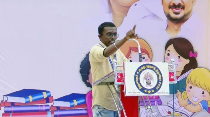 புத்தகத் திருவிழாவில் பேசிக்கொண்டிருந்த மாணவன் திடீரென மயங்கி விழுந்ததால் பரபரப்பு