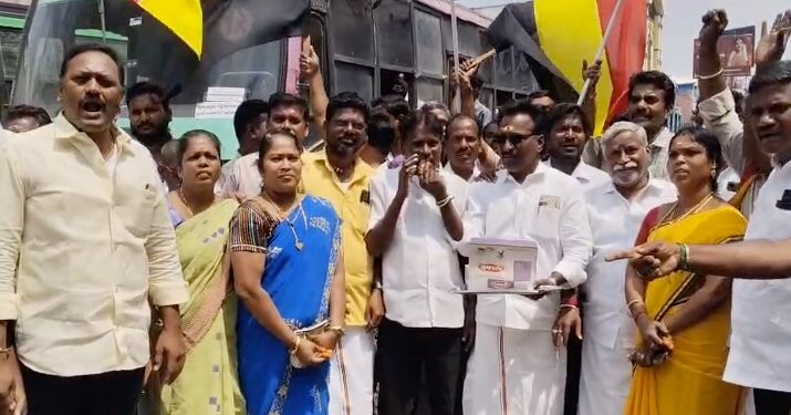 DMDK,DMK-வுடன் கூட்டணி அமைத்ததை தொடர்ந்து நகர செயலாளர் மணிகண்டன் & இளையராஜா தலைமையில் கொண்டாட்டம்