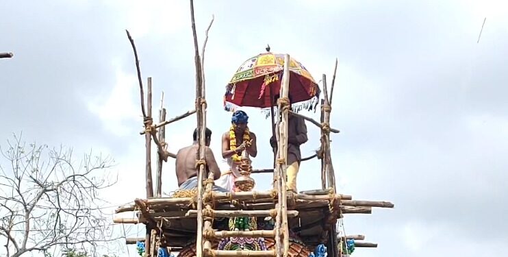 தலைச்சங்காடு தோப்புத்தெருழில் உள்ள சென்டாடும் அய்யனார் கோவில் கும்பாபிஷேகம்