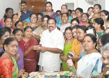 “கோட்டையை நோக்கிப் படையெடுப்போம்!” – 20 கிலோ மெகா கேக் வெட்டி எடப்பாடியார் மகளிர் தின எழுச்சி முழக்கம்!