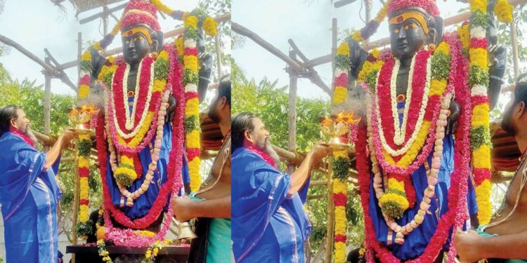 மீன ராசிக்கு இடம் பெயர்ந்த மந்தன்: தூத்துக்குடி ஸ்ரீசித்தர் பீடத்தில் 9 அடி சனீஸ்வரருக்கு 64 வகை அபிஷேகங்களுடன் மஹா யாகம்!