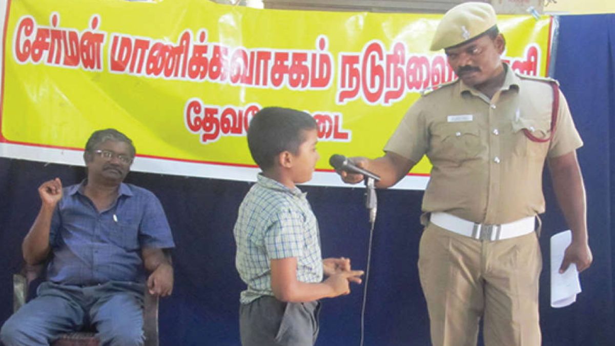 நெருப்பில்லா உலகம் படைப்போம்: தேவகோட்டை பள்ளி மாணவர்களின் அறிவாற்றலை சோதித்த தீயணைப்புத் துறை வினாடி வினா!