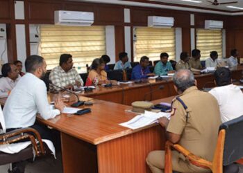 தேர்தல்களத்தில் பறக்கும் படைகளின் அதிரடி வேட்டை: ரூ.10 லட்சத்திற்கு மேல்கை மாறினால் வருமான வரித்துறை ‘சீக்ரெட்’ ஆப்பரேஷன் – நாகை கலெக்டர் ஆகாஷ் எச்சரிக்கை!