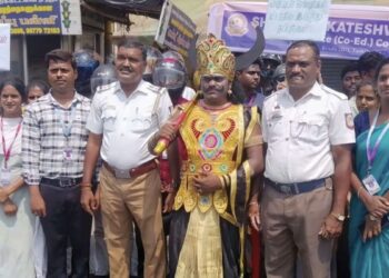 எமதர்மன்வேடத்தில்மாணவர்எச்சரிக்கை: கோபியில்ஸ்ரீவெங்கடேஸ்வராகல்லூரிமாணவர்கள்நடத்தியஅதிரடிசாலைபாதுகாப்புவிழிப்புணர்வுபேரணி!