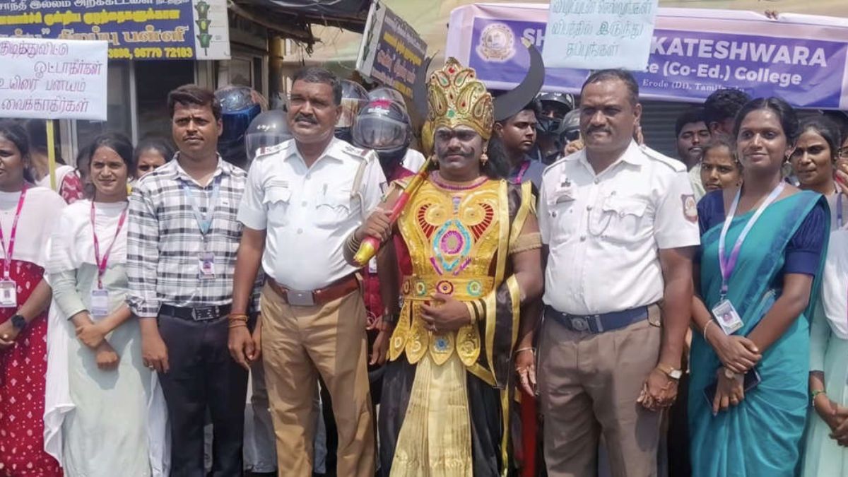 எமதர்மன்வேடத்தில்மாணவர்எச்சரிக்கை: கோபியில்ஸ்ரீவெங்கடேஸ்வராகல்லூரிமாணவர்கள்நடத்தியஅதிரடிசாலைபாதுகாப்புவிழிப்புணர்வுபேரணி!
