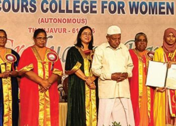 தஞ்சை மண்ணில் சாதனைப் பெண்கள்: பான் செக்கர்ஸ் கல்லூரி பட்டமளிப்பு விழாவில் 1,192 மாணவிகள் பட்டம் பெற்றனர்!