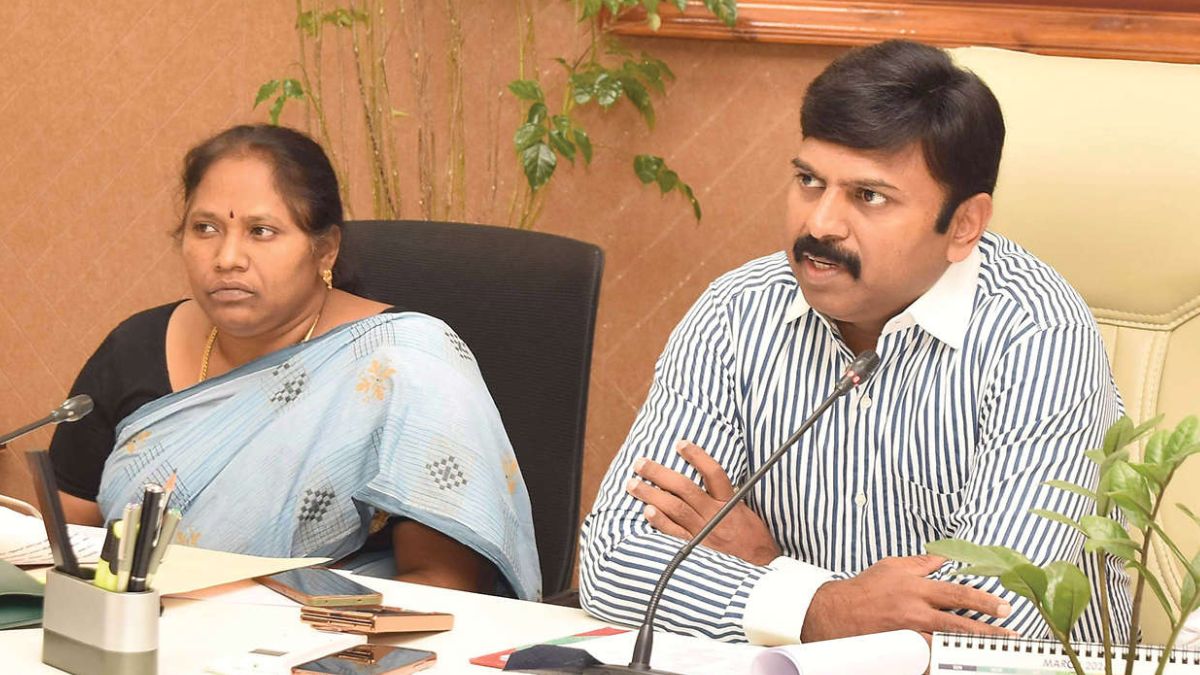 தருமபுரியில்தேர்தல்களம்தயார்: 2026 சட்டமன்றத்தேர்தலைமுன்னிட்டு 51 வாக்குச்சாவடிகள்அதிரடிமாற்றம் – கலெக்டர்தலைமையில்அரசியல்கட்சிகளுடன்முக்கியஆலோசனைக்கூட்டம்!