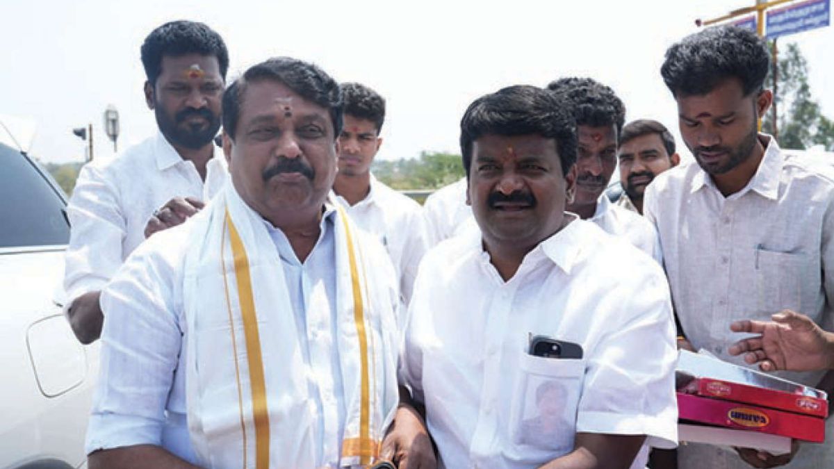 விராலிமலையில் அரசியல் சங்கமம்: பாஜக மாநிலத் தலைவர் நைனார் நாகேந்திரனுக்கு சால்வை அணிவித்து சி.விஜயபாஸ்கர் உற்சாக வரவேற்பு!