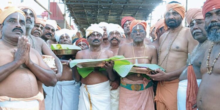 திருச்செந்தூர் கடலோரத்தில் அலைமோதிய பக்தி வெள்ளம்: அய்யா வைகுண்டரின் 194-வது அவதார தின விழா கோலாகலம் – எஸ்.பி. மதன் நேரில் ஆய்வு!