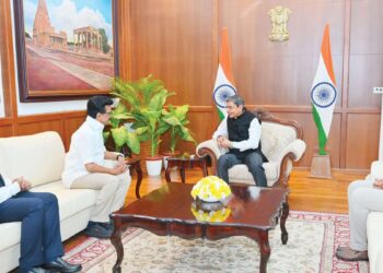 மேற்கு வங்க ஆளுநராகப் பொறுப்பேற்கும் ஆர்.என். ரவி: திருவள்ளுவர் சிலையளித்து முதலமைச்சர் மு.க. ஸ்டாலின் நெகிழ்ச்சியுடன் வாழ்த்து!