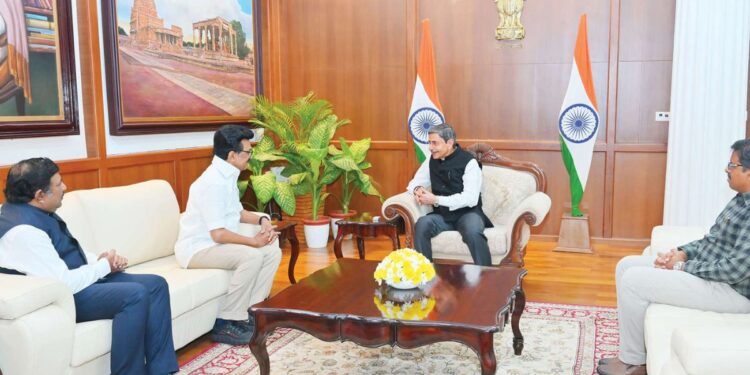 மேற்கு வங்க ஆளுநராகப் பொறுப்பேற்கும் ஆர்.என். ரவி: திருவள்ளுவர் சிலையளித்து முதலமைச்சர் மு.க. ஸ்டாலின் நெகிழ்ச்சியுடன் வாழ்த்து!